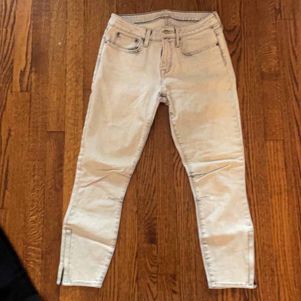 Light Washed Jeans